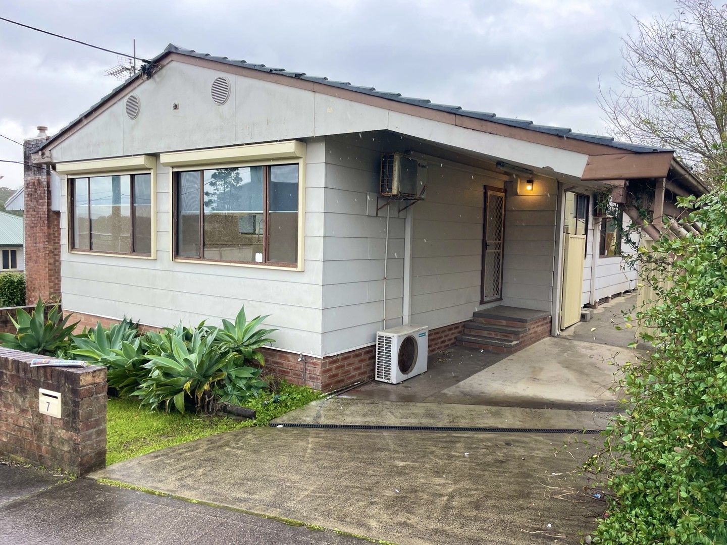 7 Barralong Road, Erina NSW 2250 House For Rent 700 Domain