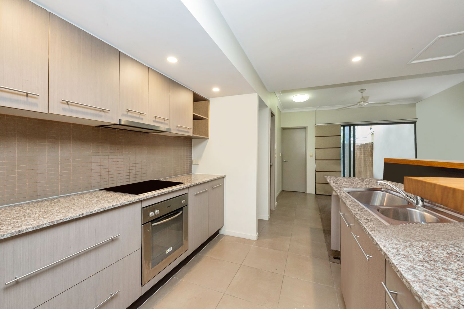 11/42-52 Perkins Street, South Townsville QLD 4810, Image 2