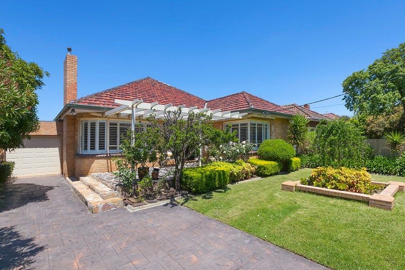 4 bedrooms House in 8 Wallace Avenue MURRUMBEENA VIC, 3163