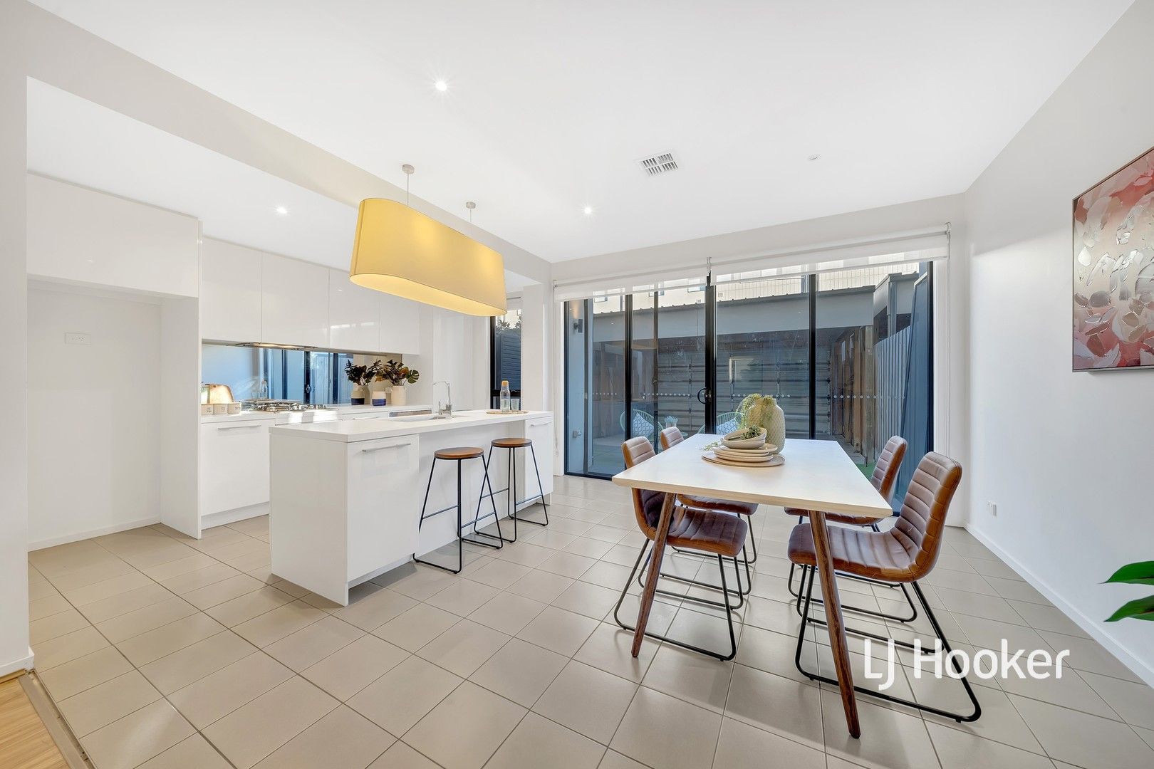 3 bedrooms Townhouse in 48 Mulberry Avenue CHELTENHAM VIC, 3192