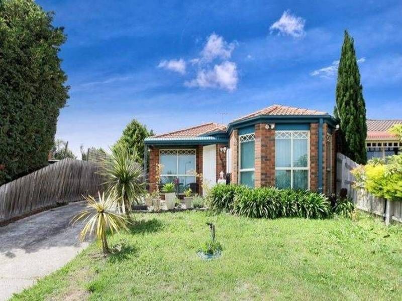 19 Baynton Crescent, Roxburgh Park VIC 3064