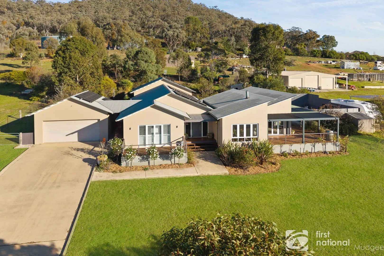EXECUTIVE STYLE HOME WITH OUTSTANDING VIEWS, Mudgee