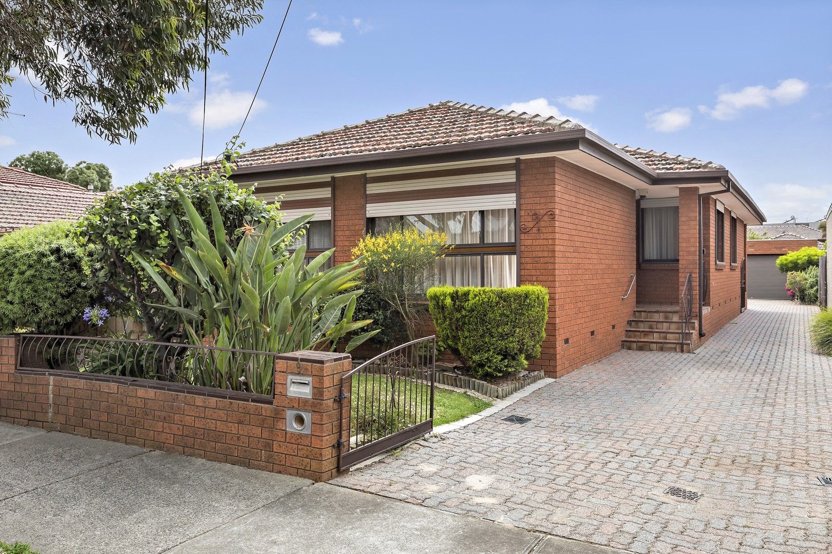 4 bedrooms House in 9 Clarke Street WEST FOOTSCRAY VIC, 3012