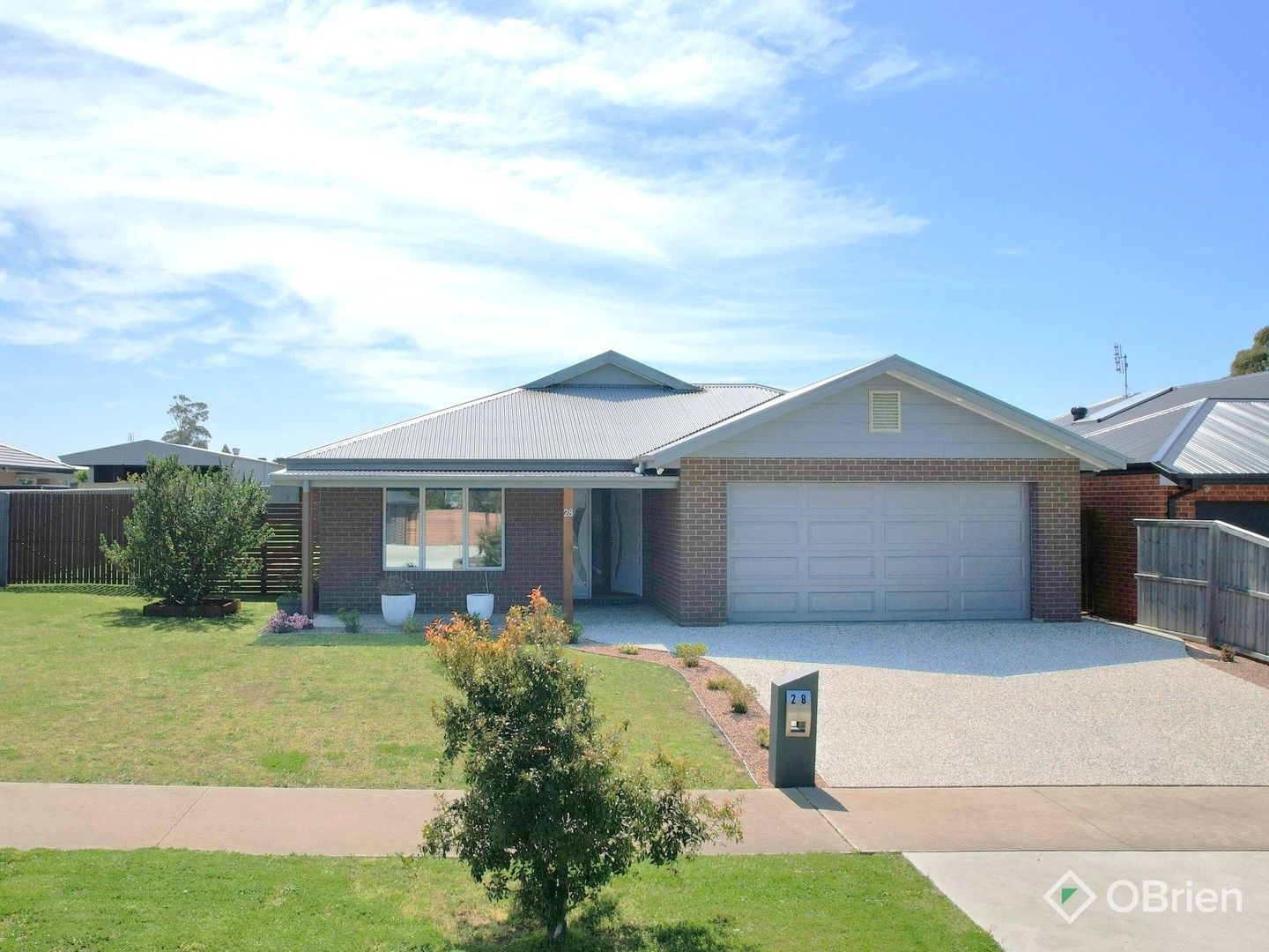 4 bedrooms House in 28 Aquabella Drive EAGLE POINT VIC, 3878