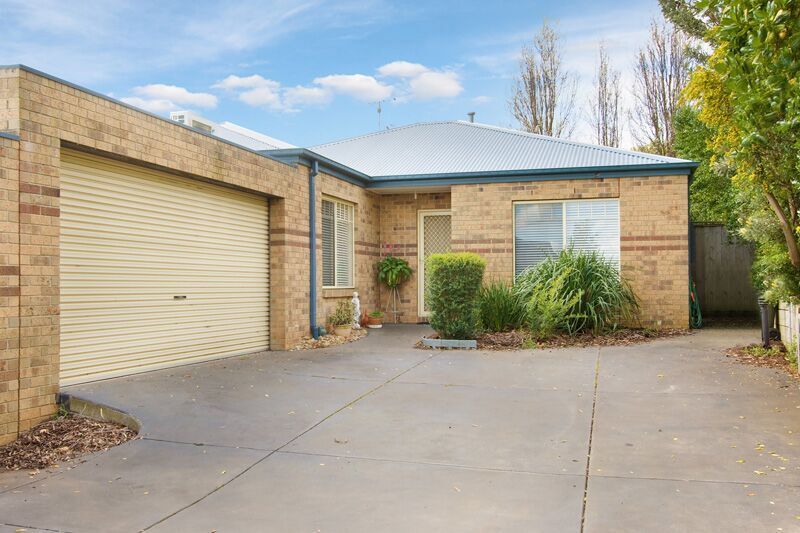 2/7 Lampard Road, Drouin VIC 3818, Image 0