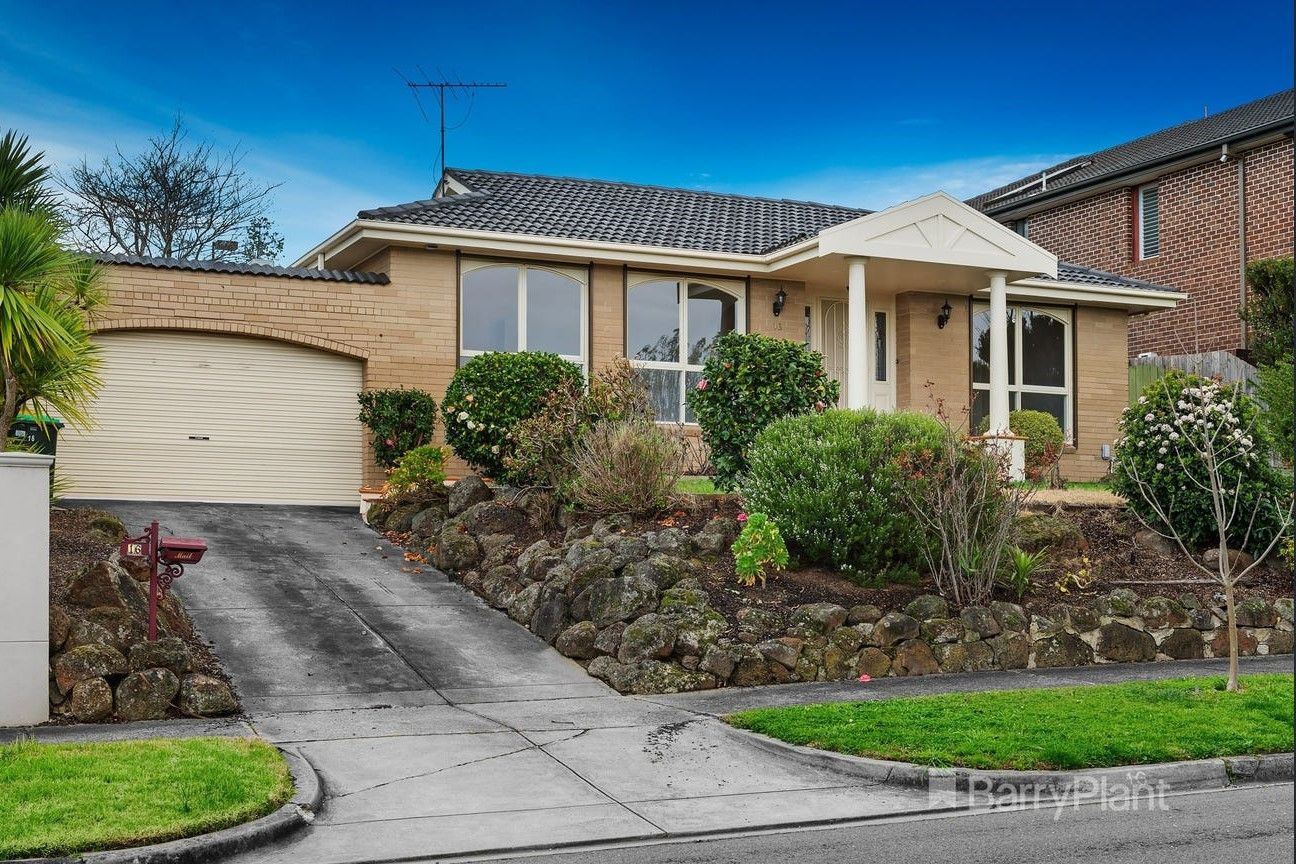 4 bedrooms House in 16 Gardenview Court TEMPLESTOWE VIC, 3106