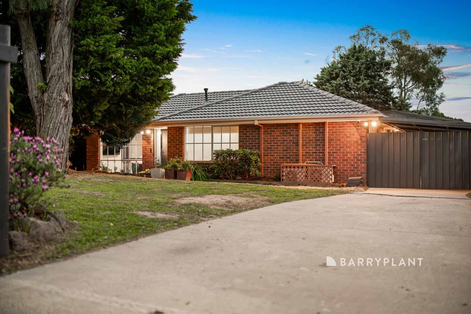 3 bedrooms House in 69 Smethurst Avenue PAKENHAM VIC, 3810