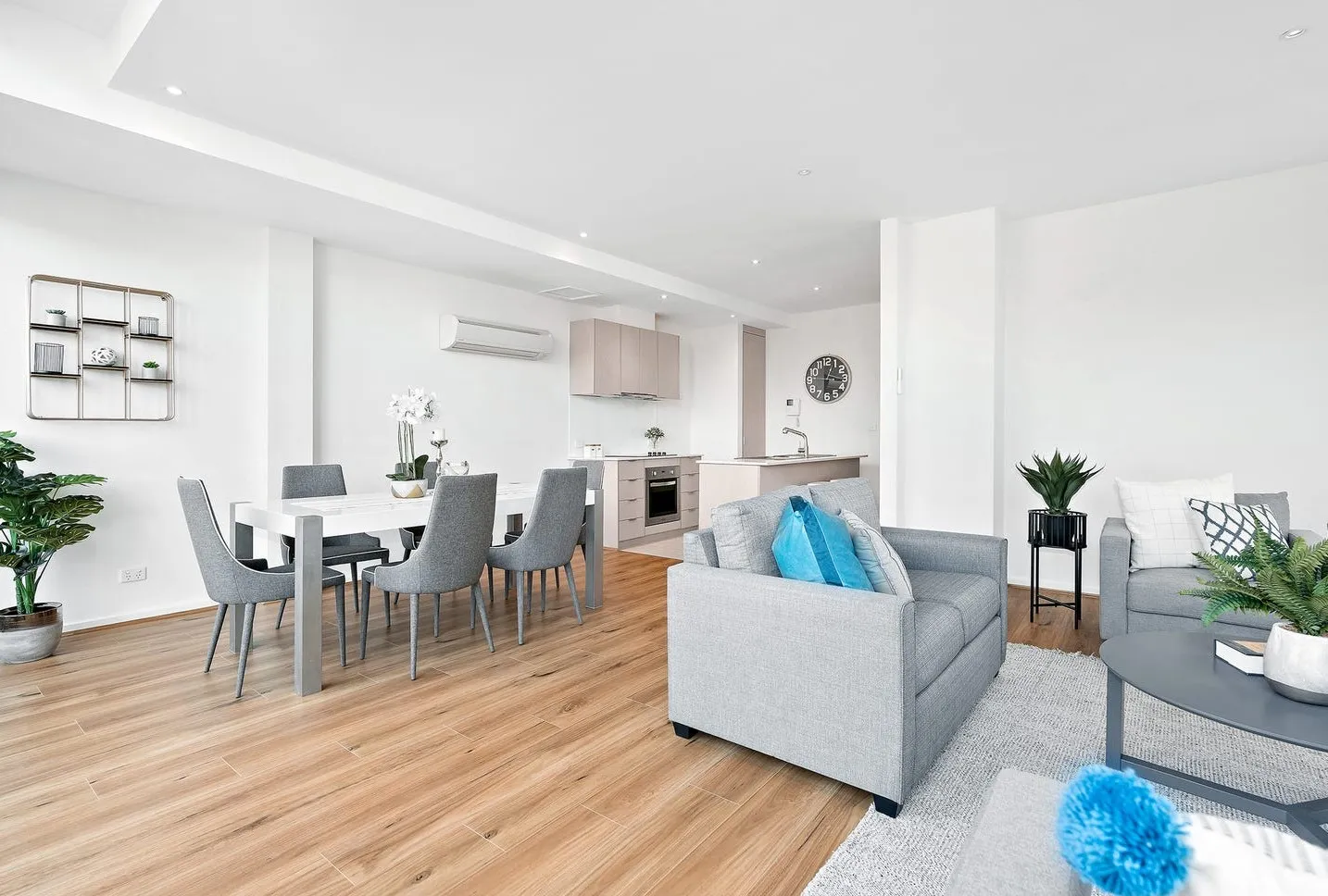 Modern Light-Filled Apartment in the Glen Waverley Secondary College Zone - View 5