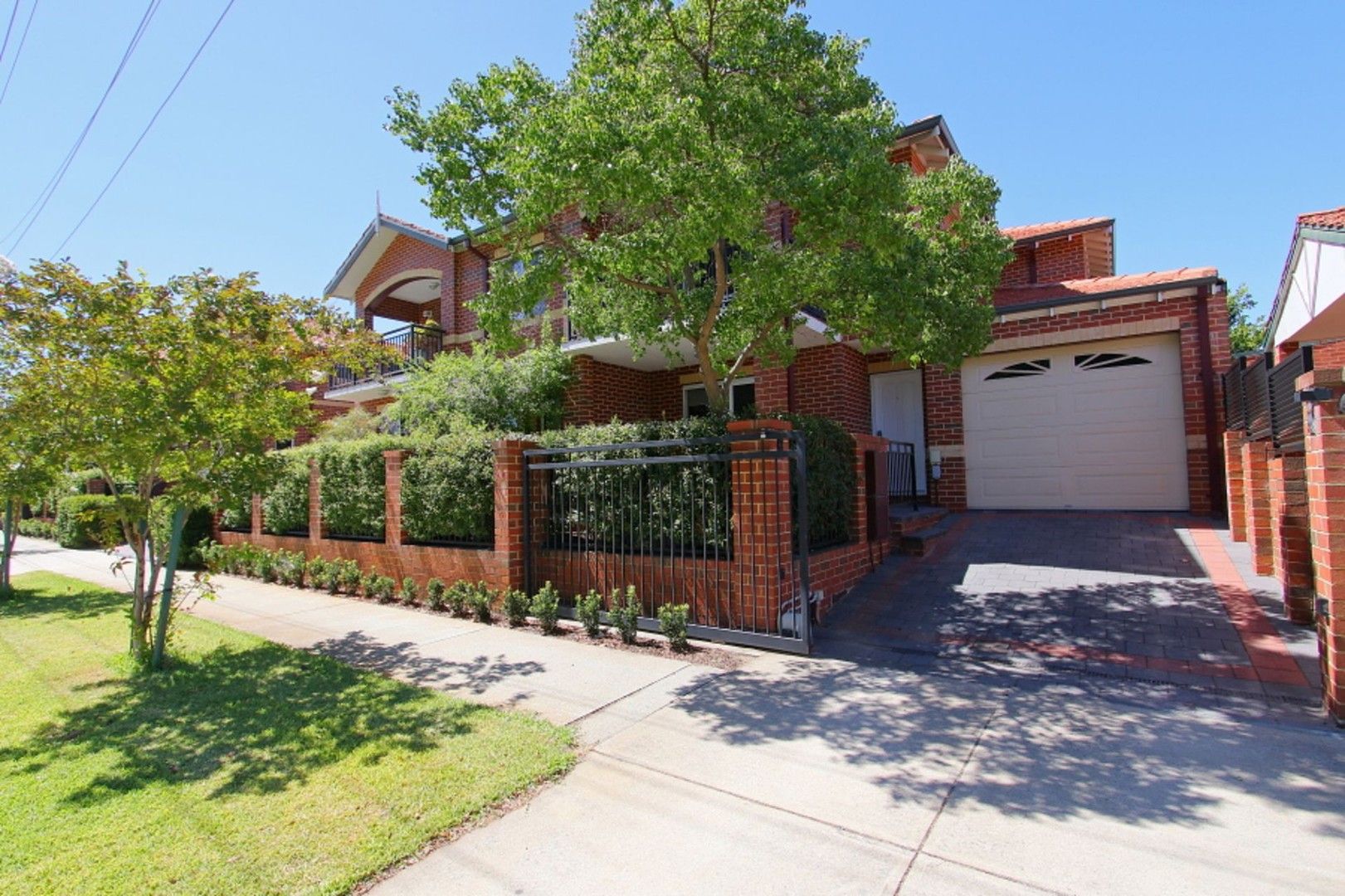3 bedrooms Townhouse in 1/8-10 Salford St VICTORIA PARK WA, 6100