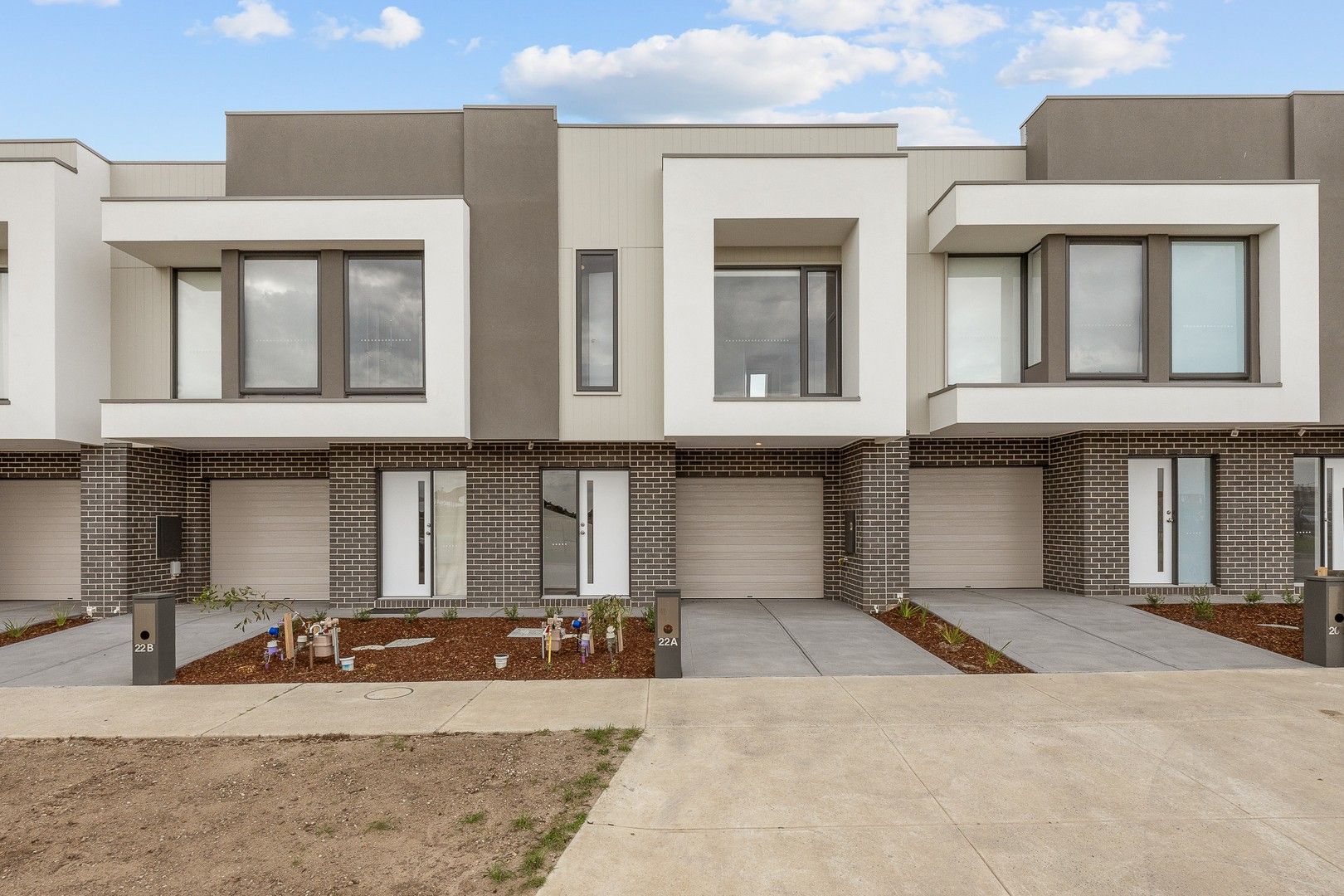 3 bedrooms House in 22A Bonette Circuit NARRE WARREN SOUTH VIC, 3805