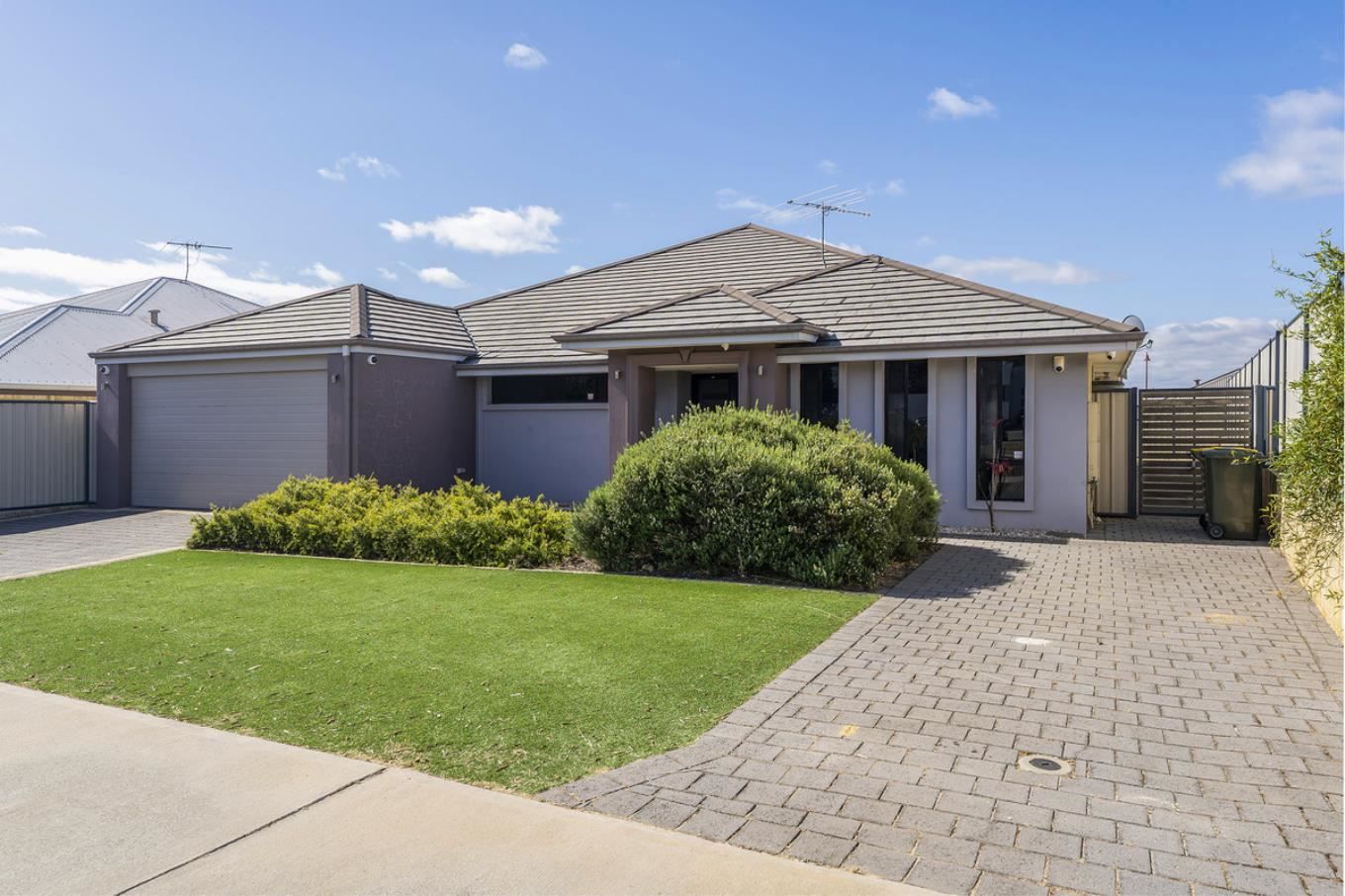 4 bedrooms House in 143 Pebble Beach Boulevard MEADOW SPRINGS WA, 6210