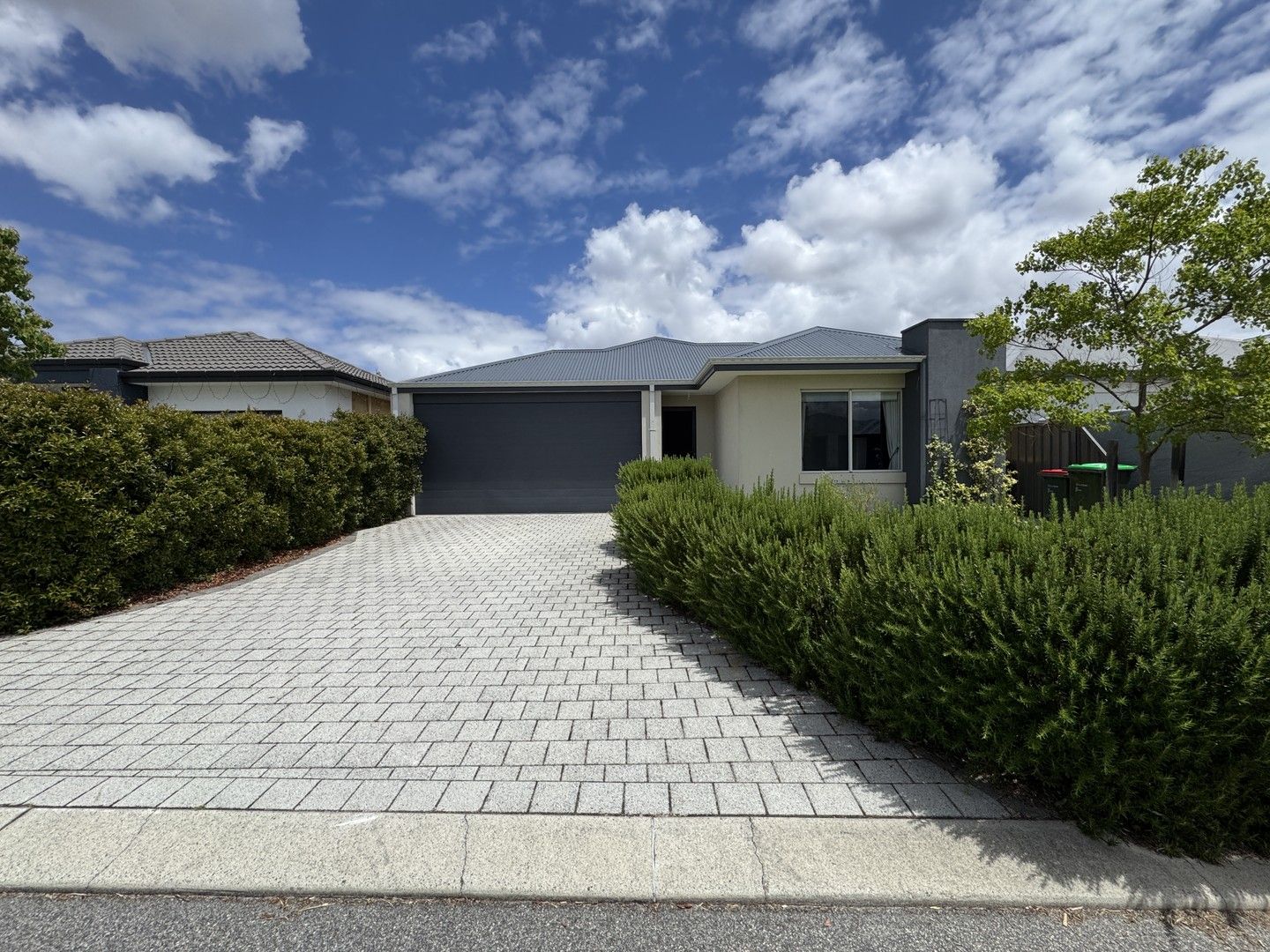 4 bedrooms House in 8 Redondo Street CAVERSHAM WA, 6055