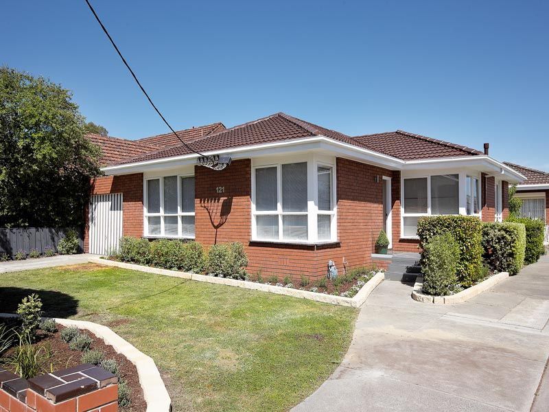 3 bedrooms Apartment / Unit / Flat in 2/121 Cochrane Street BRIGHTON VIC, 3186