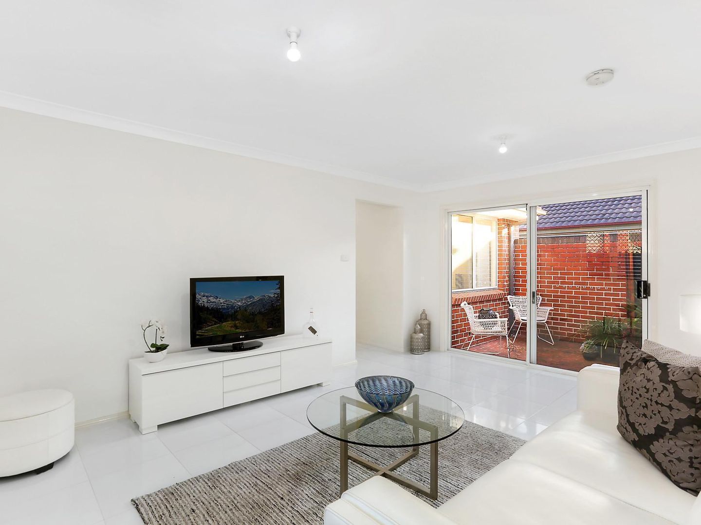 44 Lyndhurst Court, Wattle Grove NSW 2173, Image 2