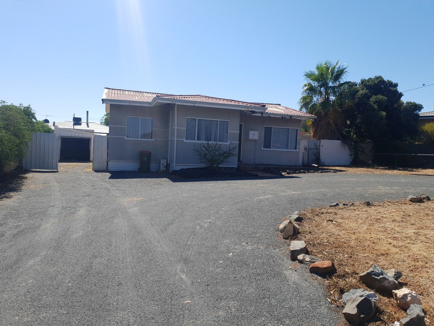 4 bedrooms House in 7 Jasper Road KAMBALDA EAST WA, 6442