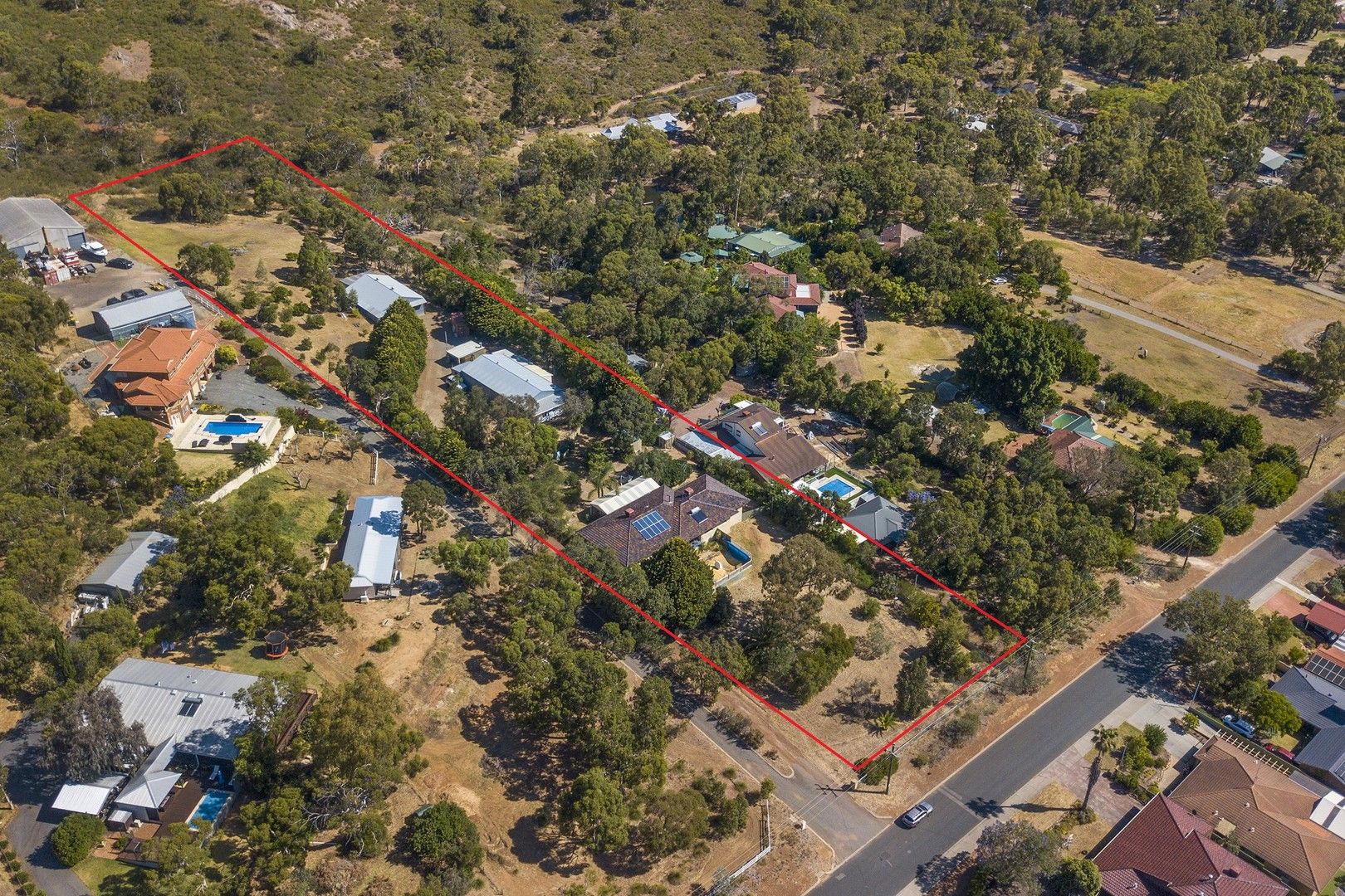 4 bedrooms House in 194 Lewis Road FORRESTFIELD WA, 6058
