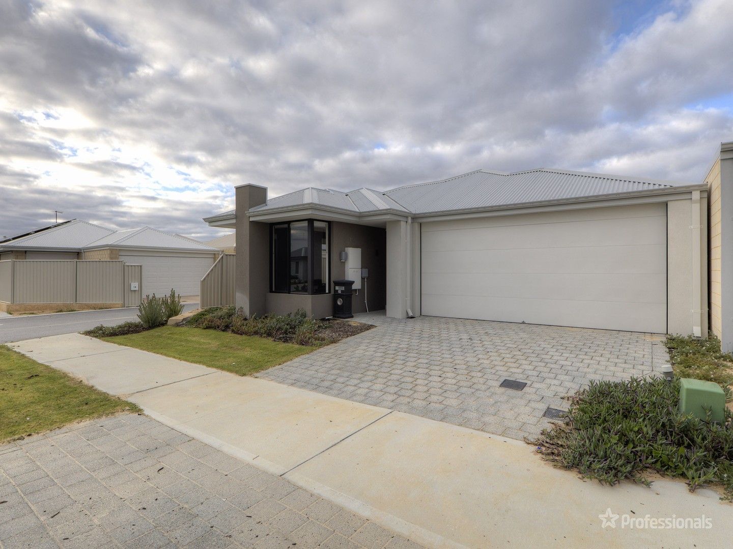 3 bedrooms House in 39 Seyburn Way ALKIMOS WA, 6038