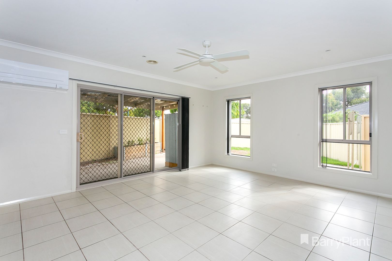 3/10 Azure Court, Pakenham VIC 3810, Image 2