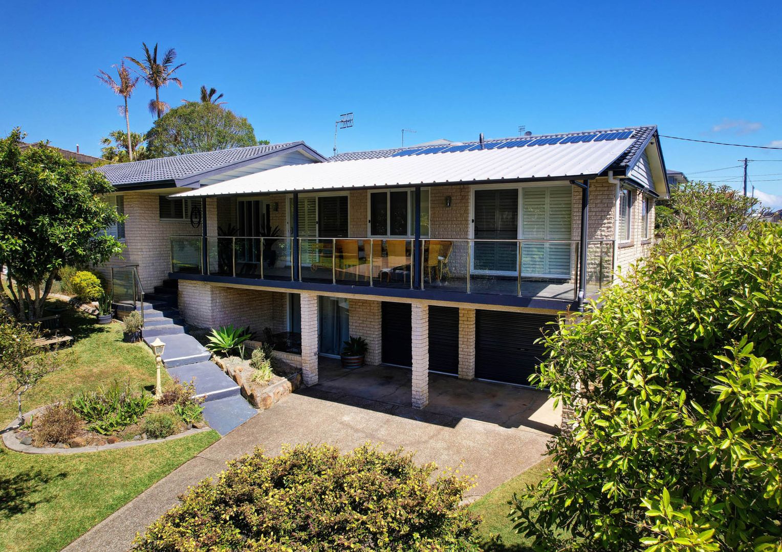 4 bedrooms House in 4 Lake Vista Crescent FORSTER NSW, 2428