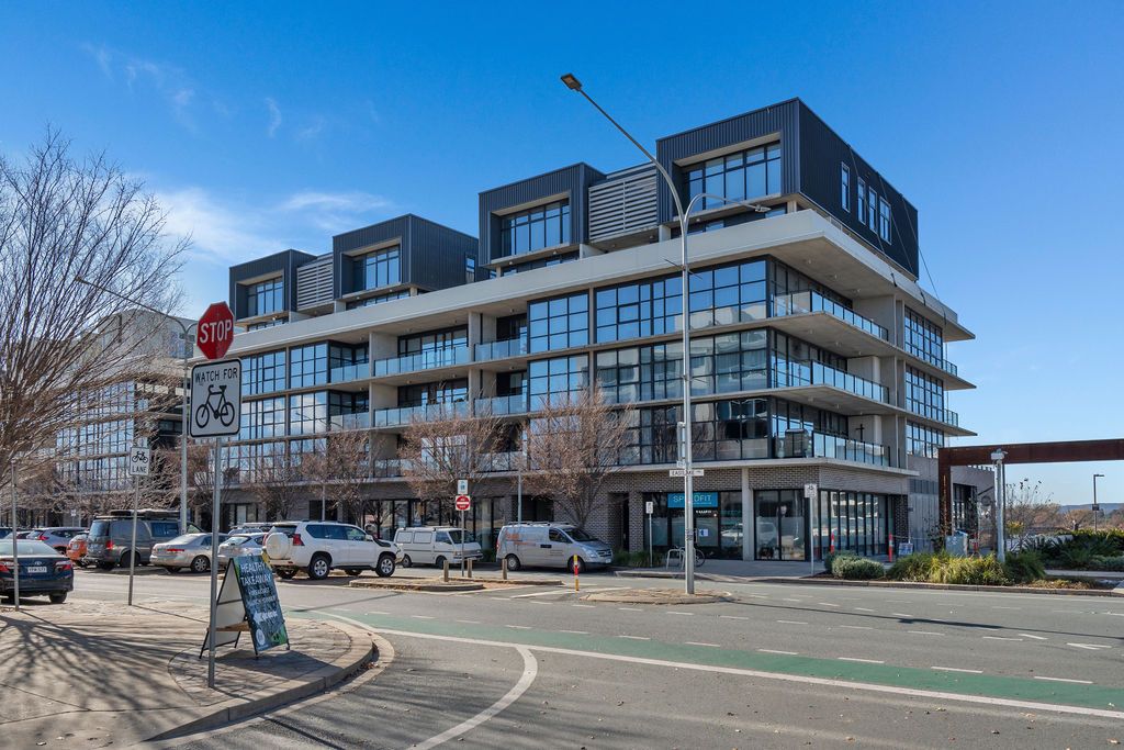 2 bedrooms Apartment / Unit / Flat in 4/33 Eastlake Parade KINGSTON ACT, 2604