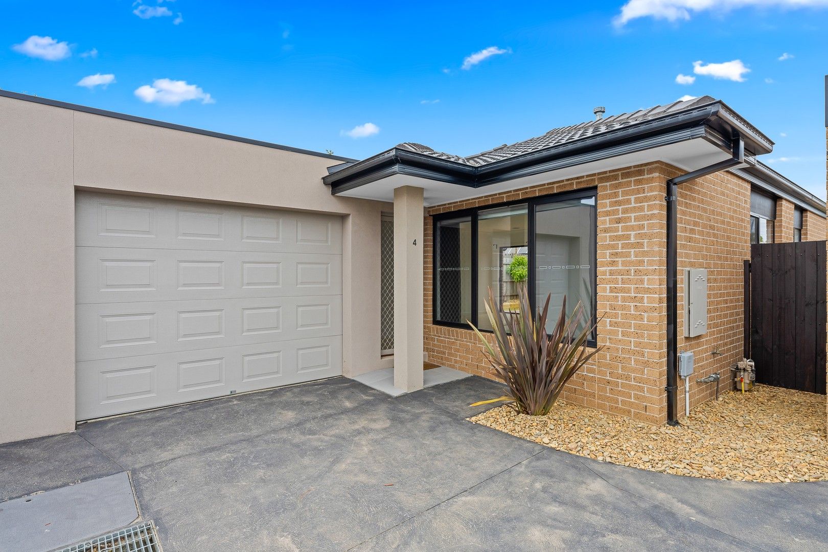 4/3032 Parkland Avenue, Hampton Park VIC 3976 Apartment For Rent