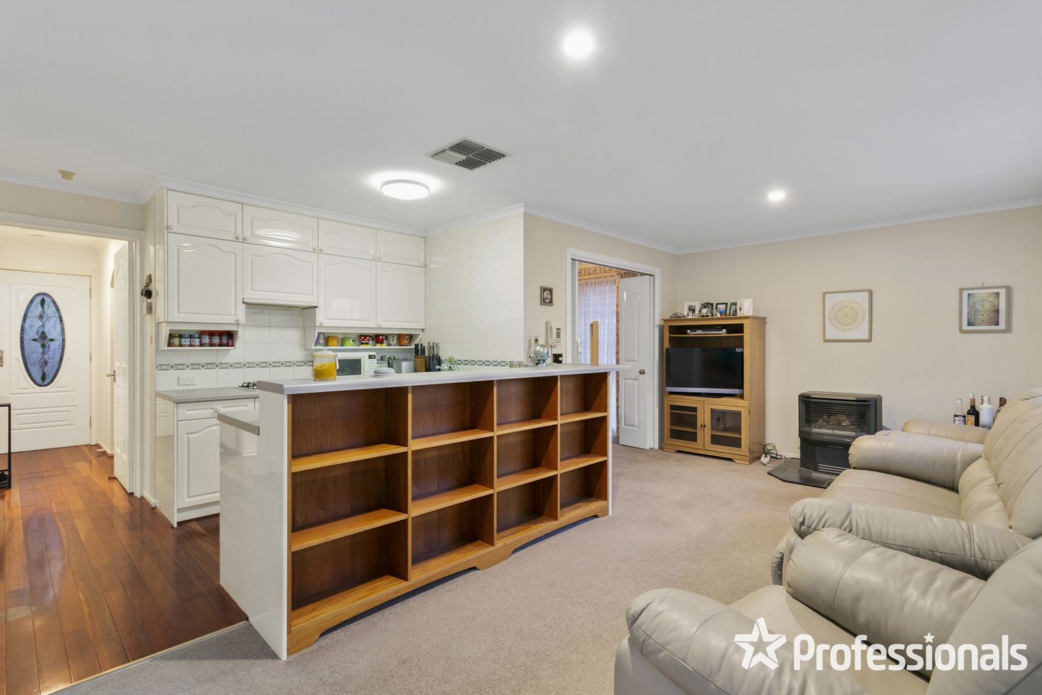 2 Gould Place, Mooroolbark VIC 3138, Image 2