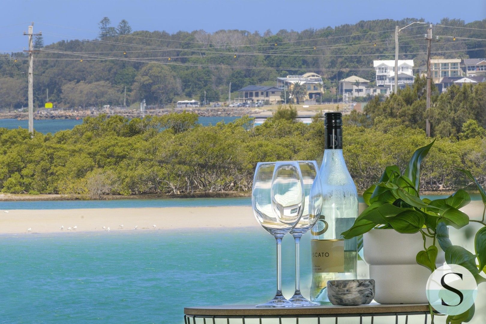 4 bedrooms House in 10 Galgabba Street SWANSEA NSW, 2281