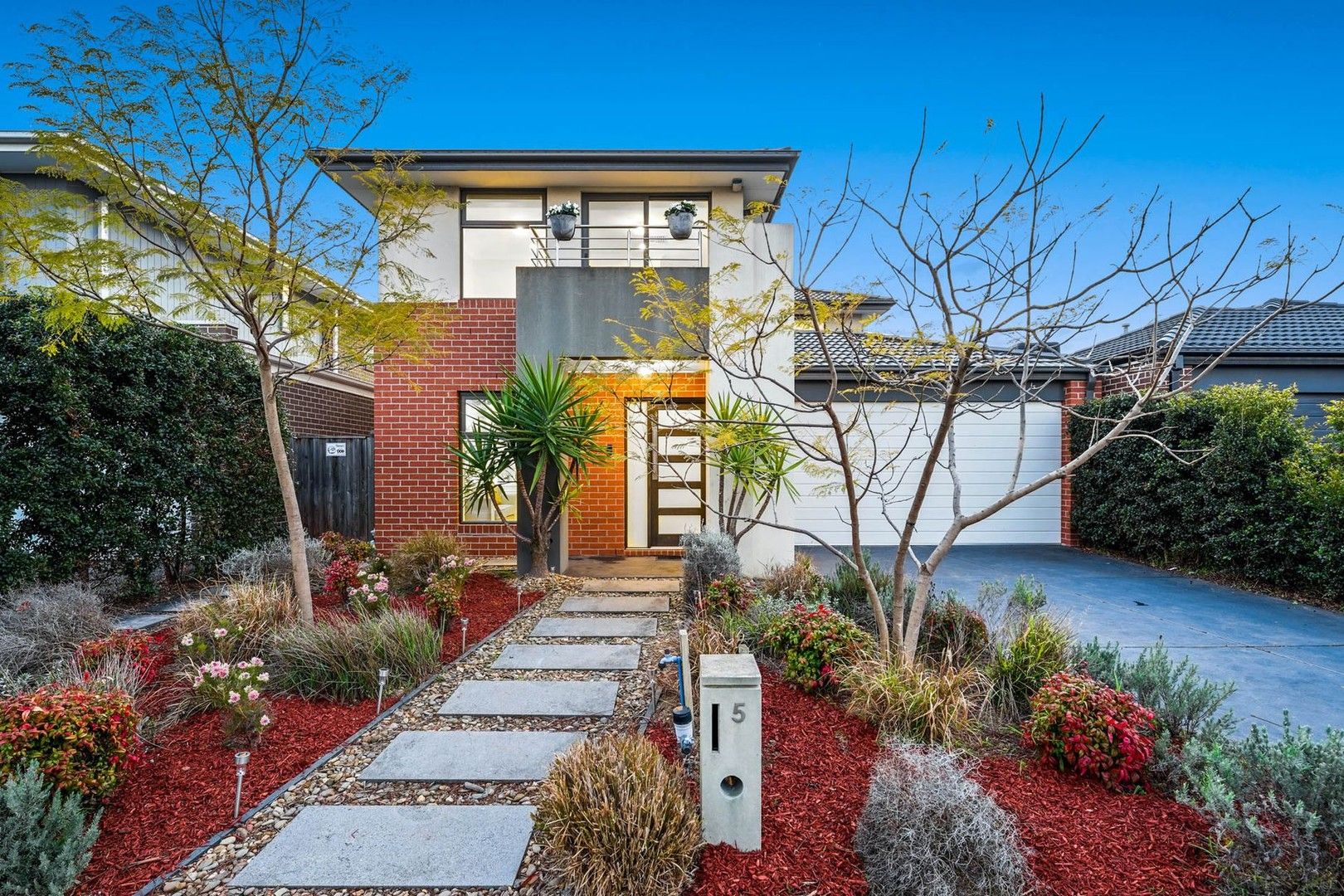 4 bedrooms House in 5 Kotiko Road KEYSBOROUGH VIC, 3173