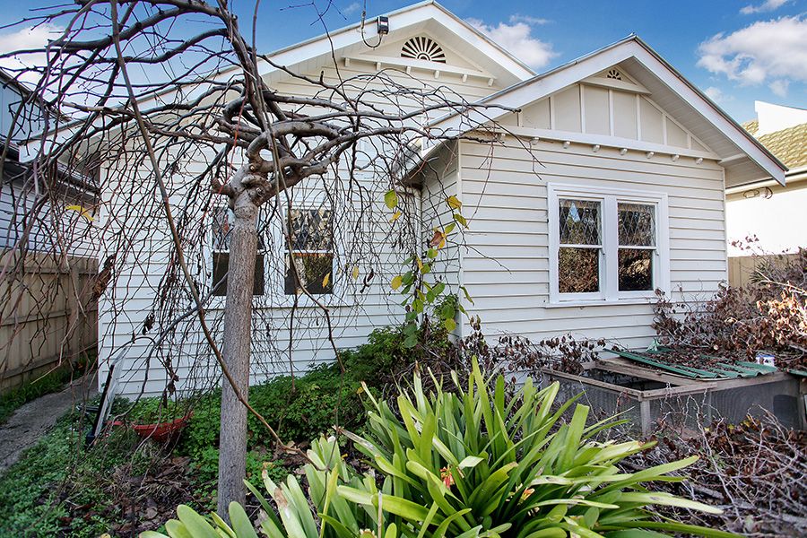 4 bedrooms House in 17 Deakin Street YARRAVILLE VIC, 3013