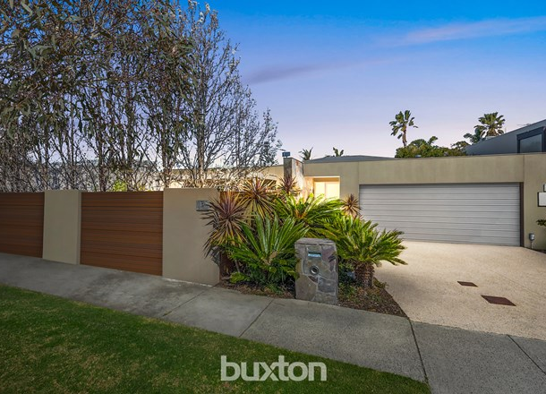 8 Gordon Crescent, Black Rock VIC 3193