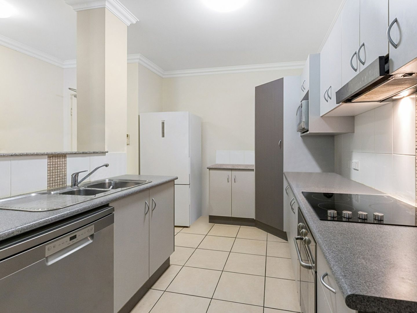 2210/22-26 Clifton Road, Clifton Beach QLD 4879, Image 2