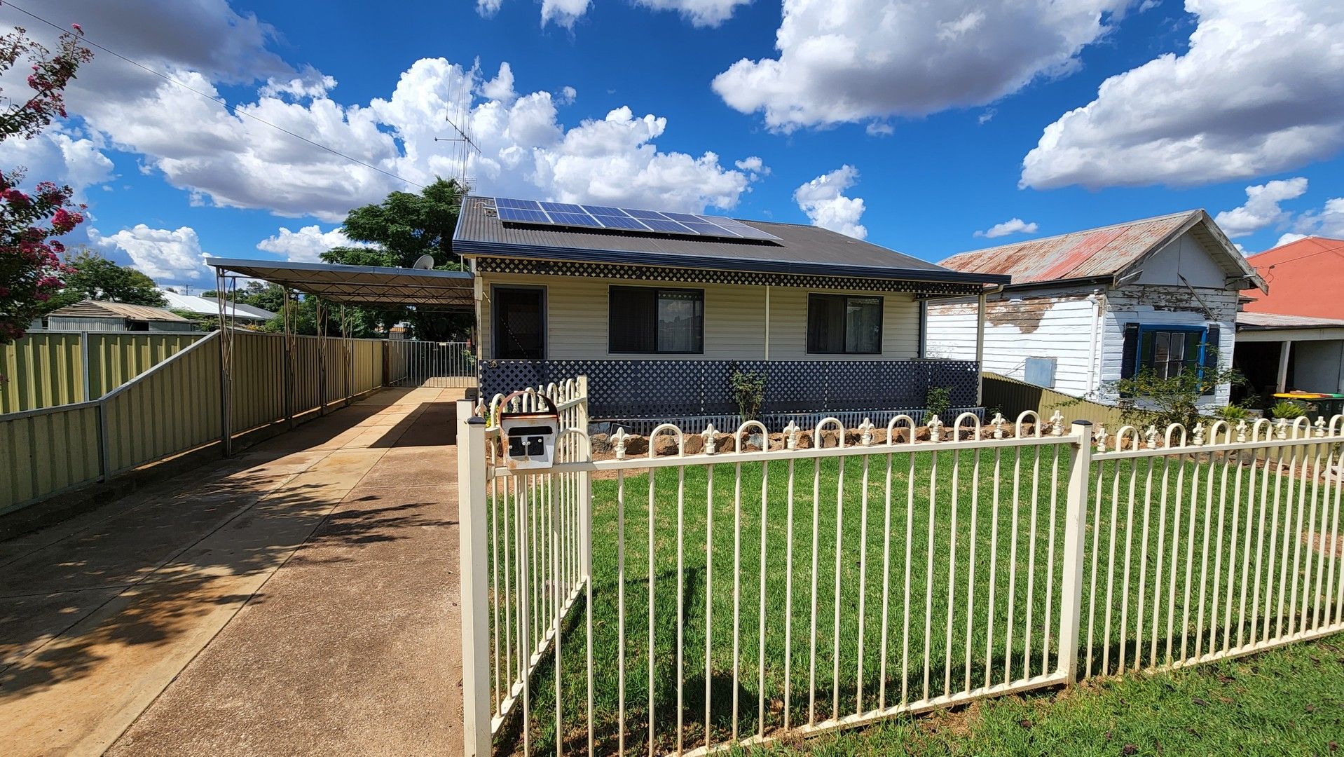 3 bedrooms House in 36 Peak Hill Road PARKES NSW, 2870