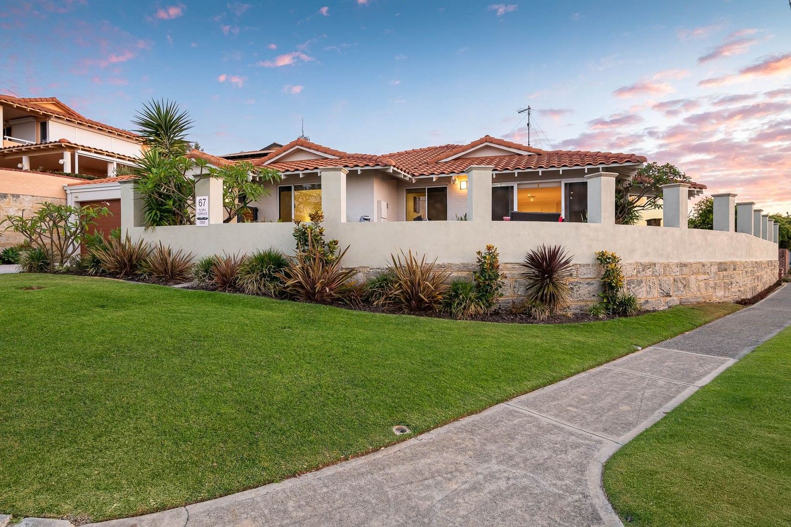 4 bedrooms House in 67 Flora Terrace WATERMANS BAY WA, 6020