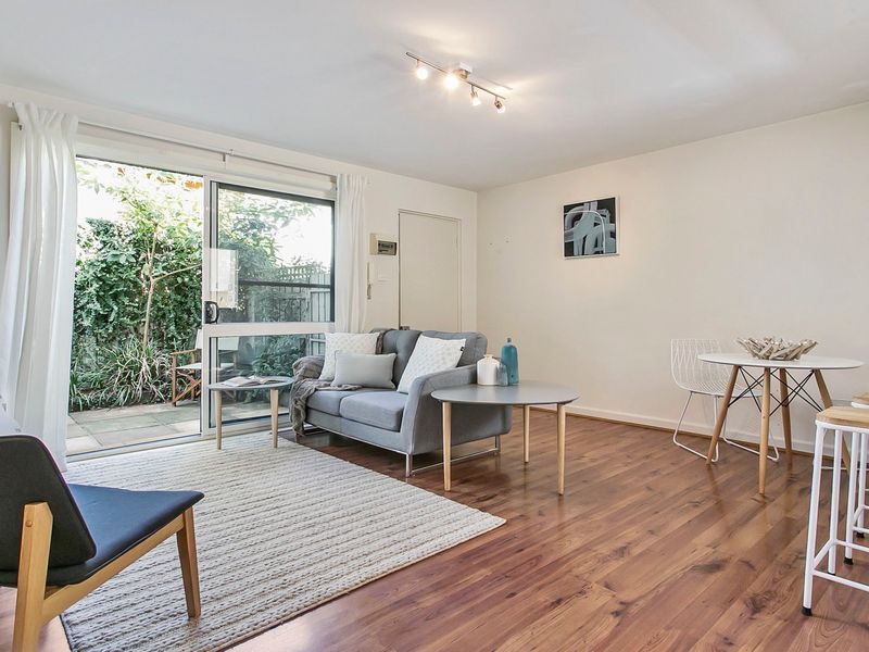2 bedrooms Apartment / Unit / Flat in 3/62 Gourlay Street ST KILDA EAST VIC, 3183