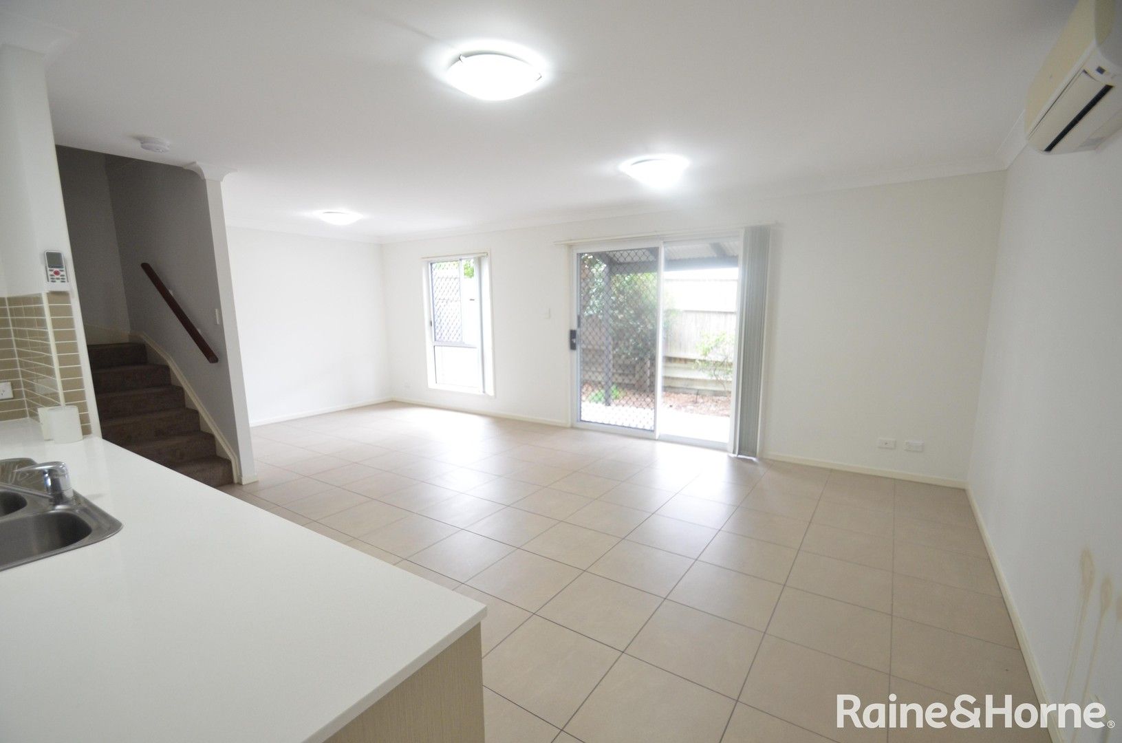 4 bedrooms Townhouse in Allingham St KURABY QLD, 4112