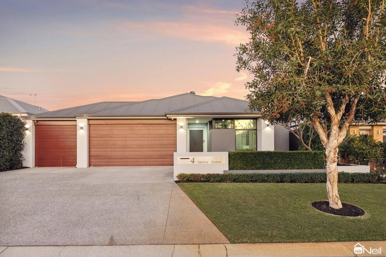 4 bedrooms House in 4 Topiary Avenue PIARA WATERS WA, 6112