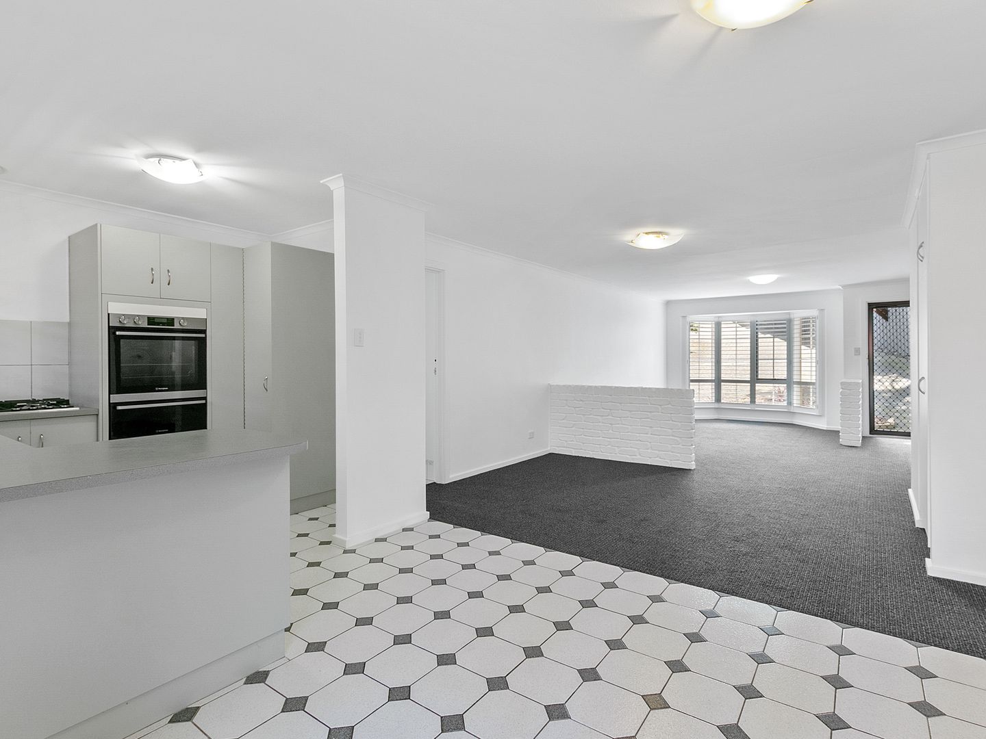 4/4 Simon Court, Aberfoyle Park SA 5159, Image 2