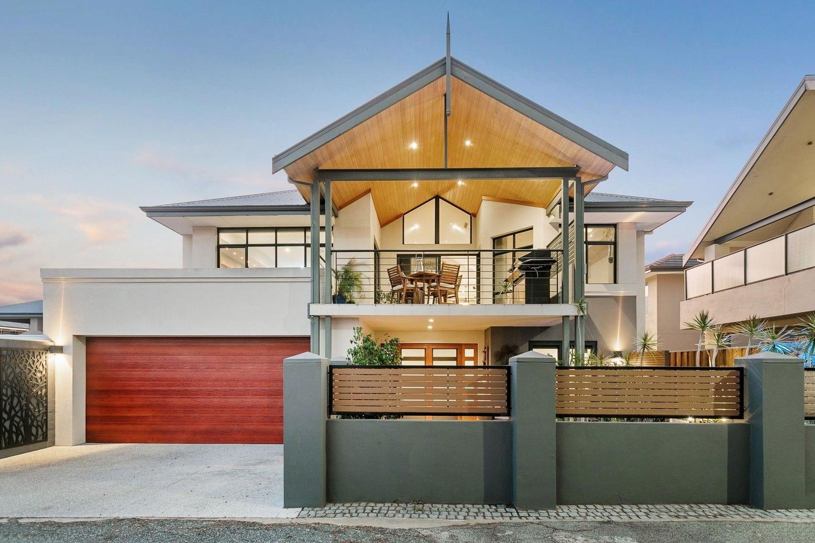 4 bedrooms House in 96 Flinders Street MOUNT HAWTHORN WA, 6016