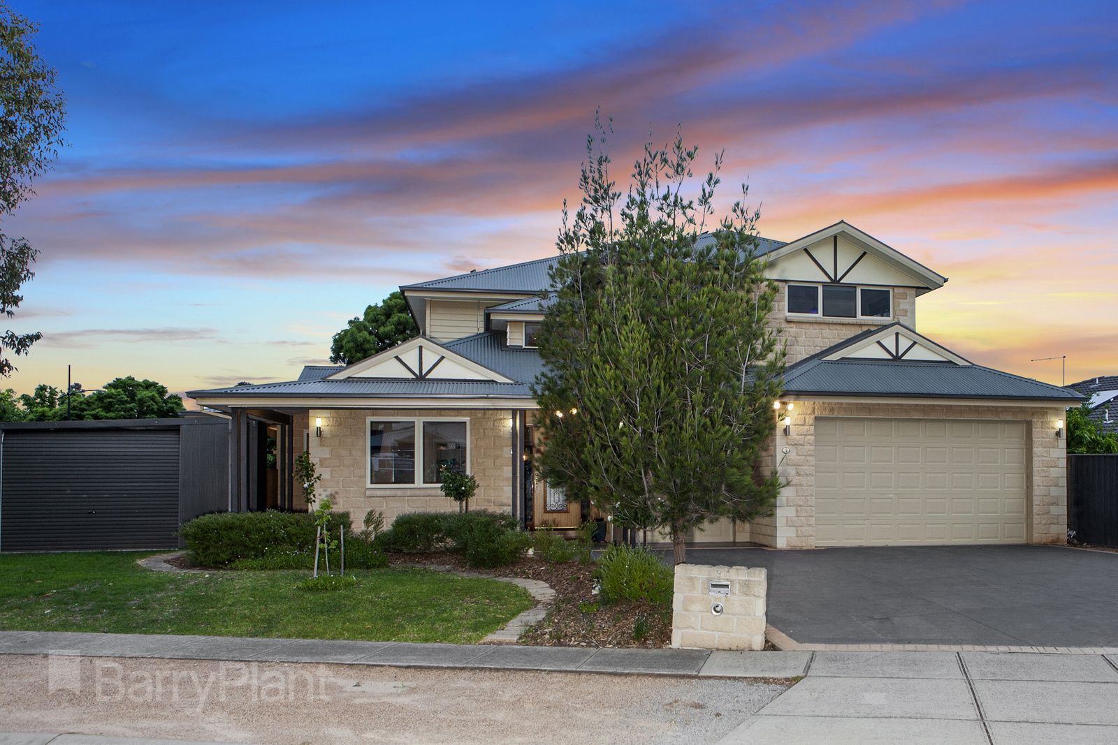 9 Holly Drive, Point Cook VIC 3030