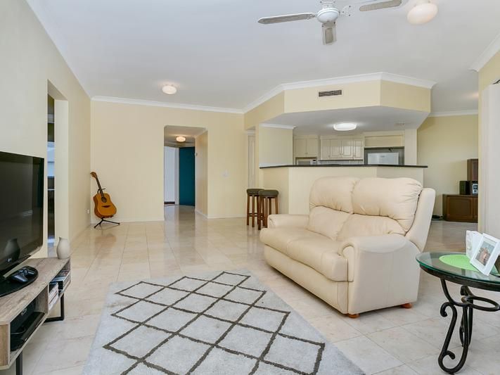 70/8-14 Munro Terrace, Mooroobool QLD 4870, Image 2