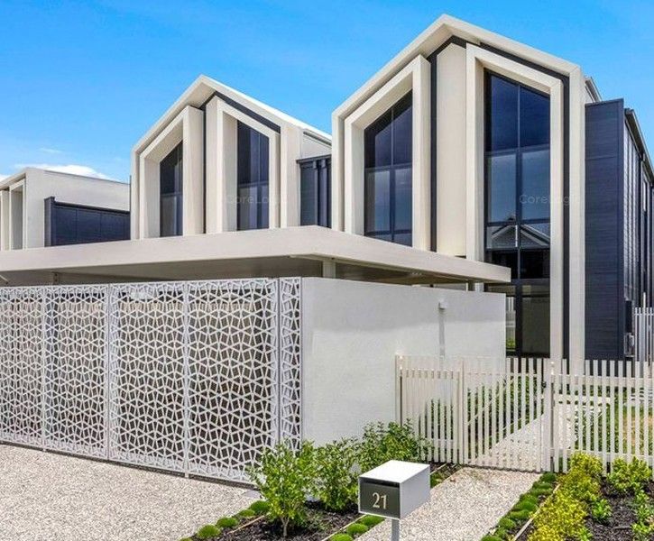 3 bedrooms Townhouse in 21 Sanctuary Court MERMAID WATERS QLD, 4218