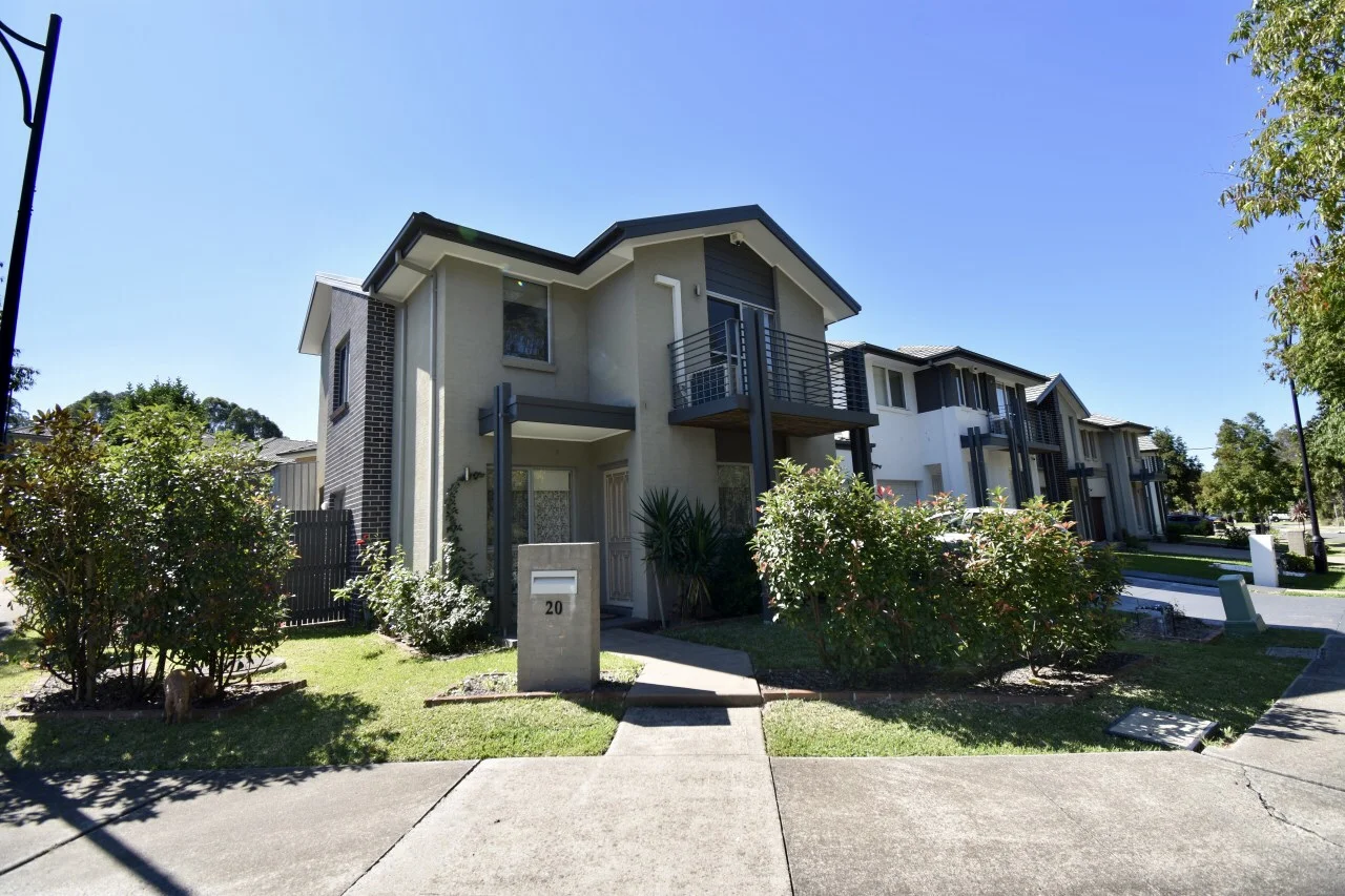 20 Hemsworth Ave, Middleton Grange NSW 2171