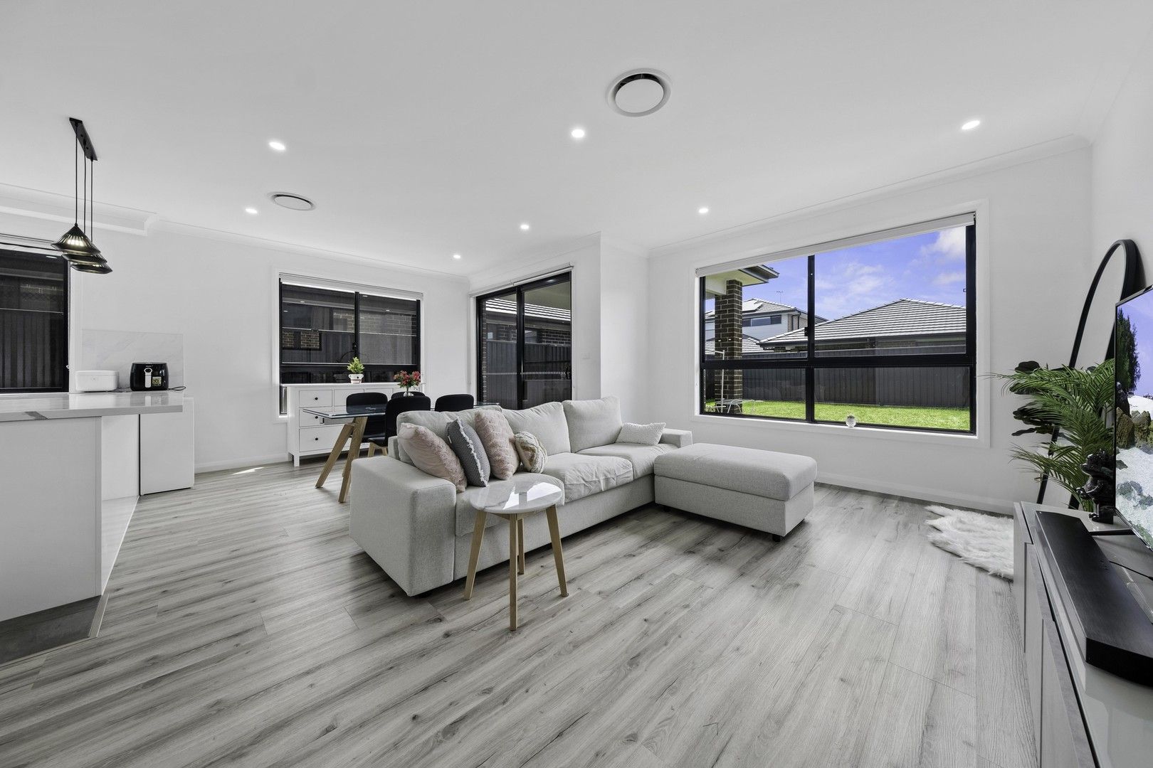 4 bedrooms House in 28 Witchingham Street MARSDEN PARK NSW, 2765