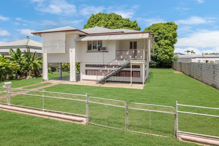 3 bedrooms House in 3 Clayton Street HERMIT PARK QLD, 4812