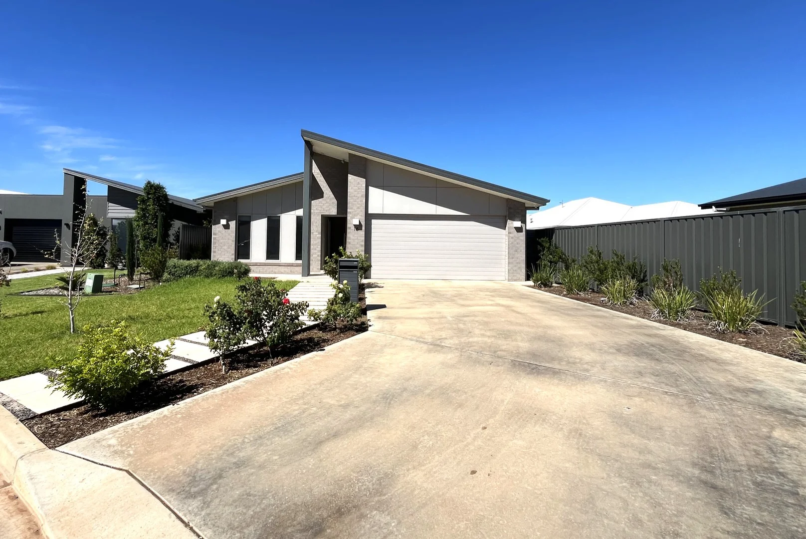 16 Maher Circuit, Griffith NSW 2680