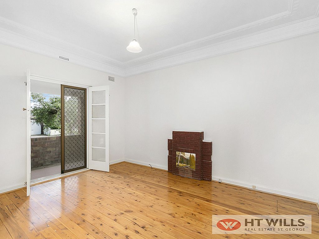 14a Blakesley Road, Carlton NSW 2218, Image 2