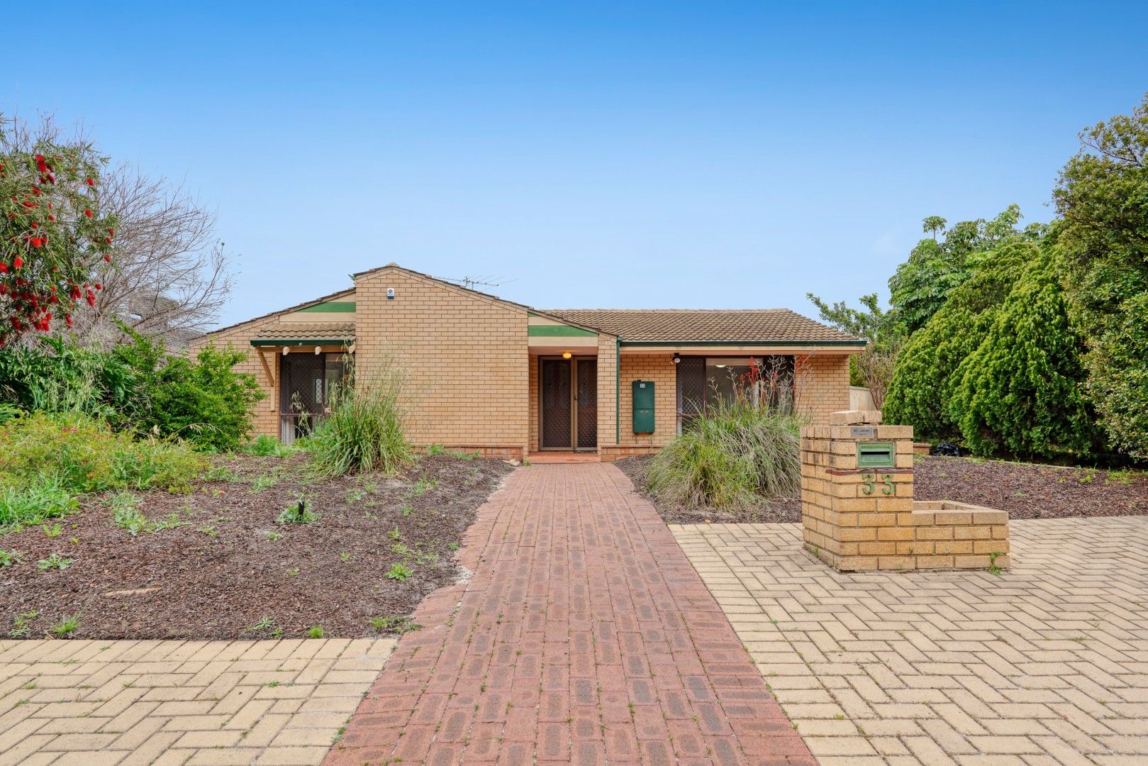 4 bedrooms House in 33 Greenpark Road ALEXANDER HEIGHTS WA, 6064