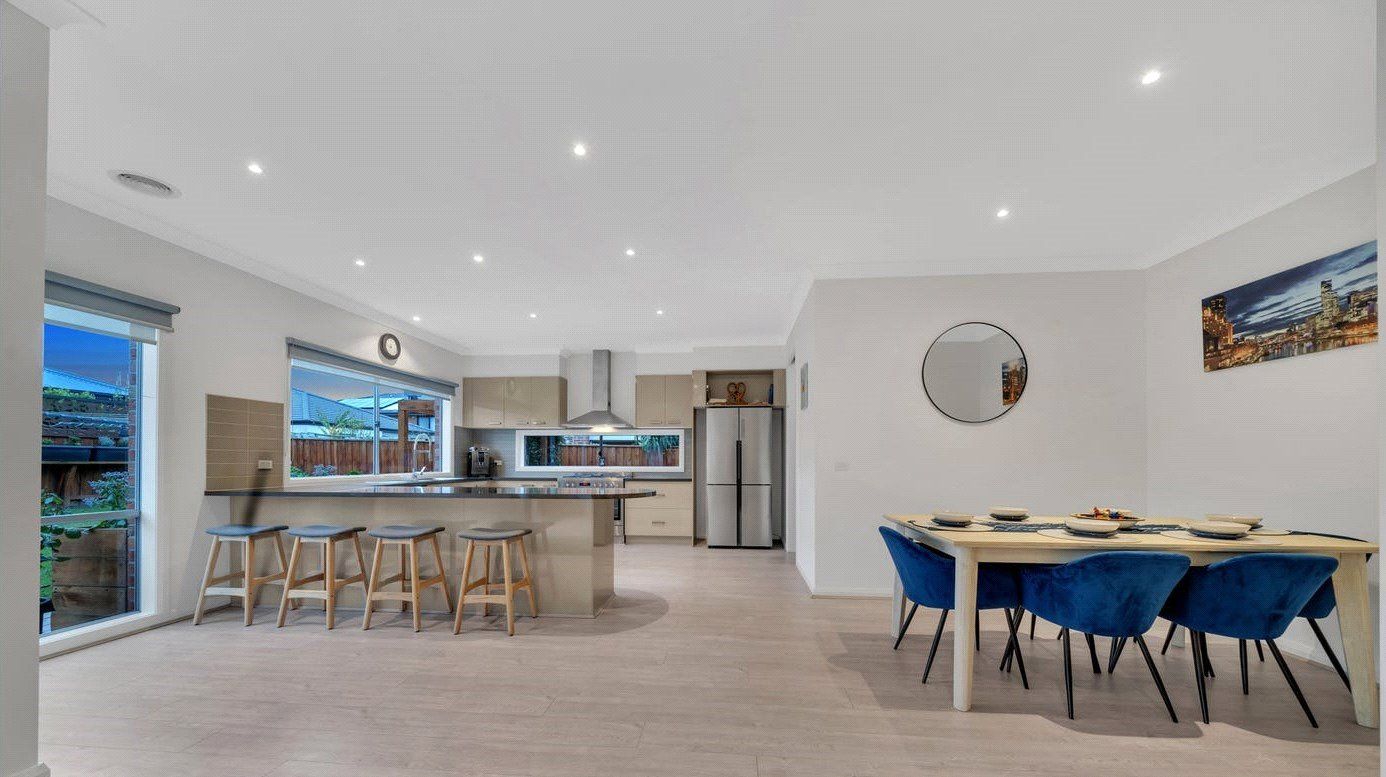 40 Highvale Crescent, Berwick VIC 3806 House For Rent 800 Domain