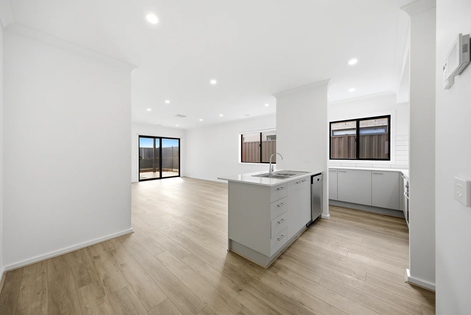 Additional image 2 of 609 Heather Grove, Clyde North VIC 3978