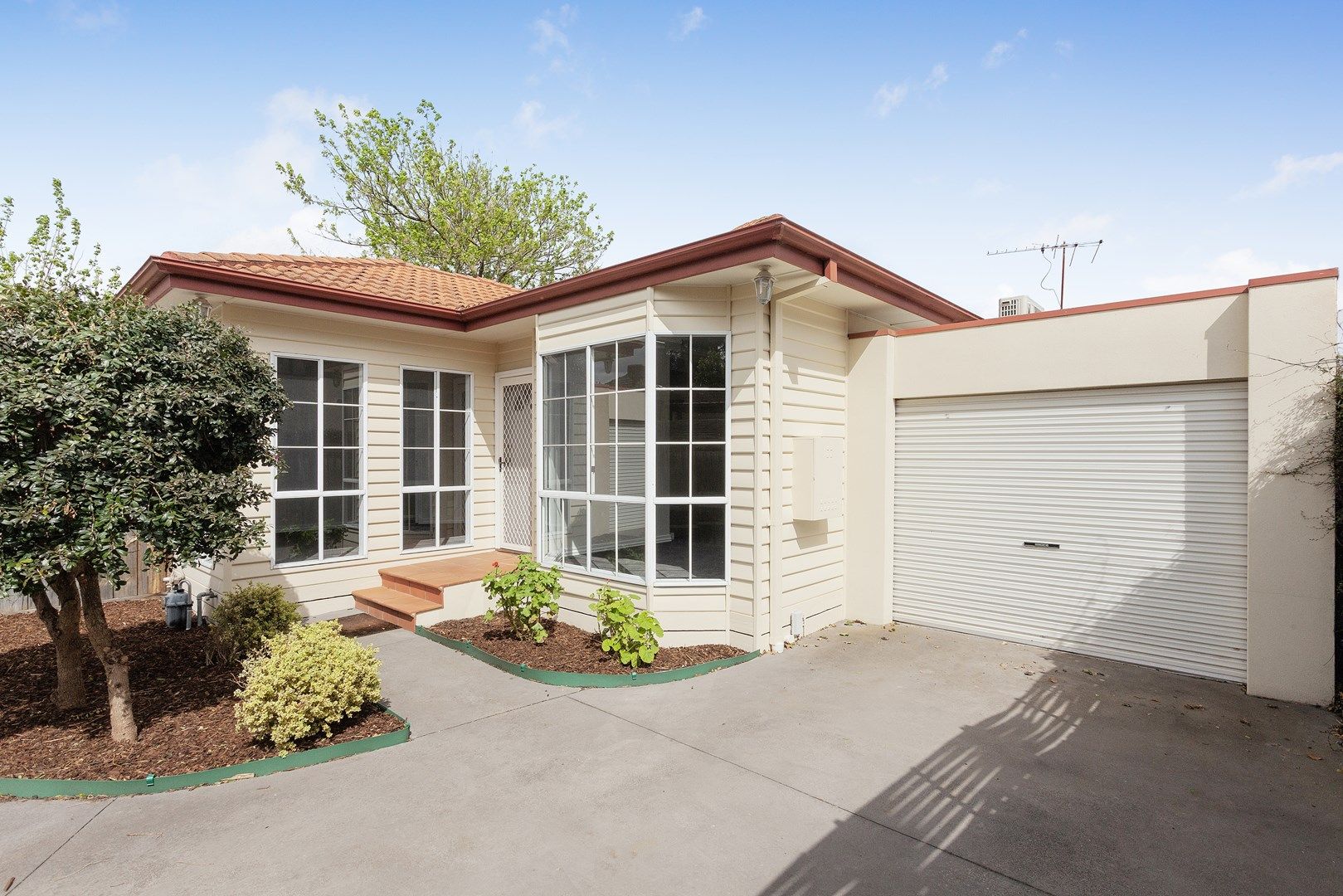 2/4 Eleebana Avenue, Hughesdale VIC 3166, Image 0